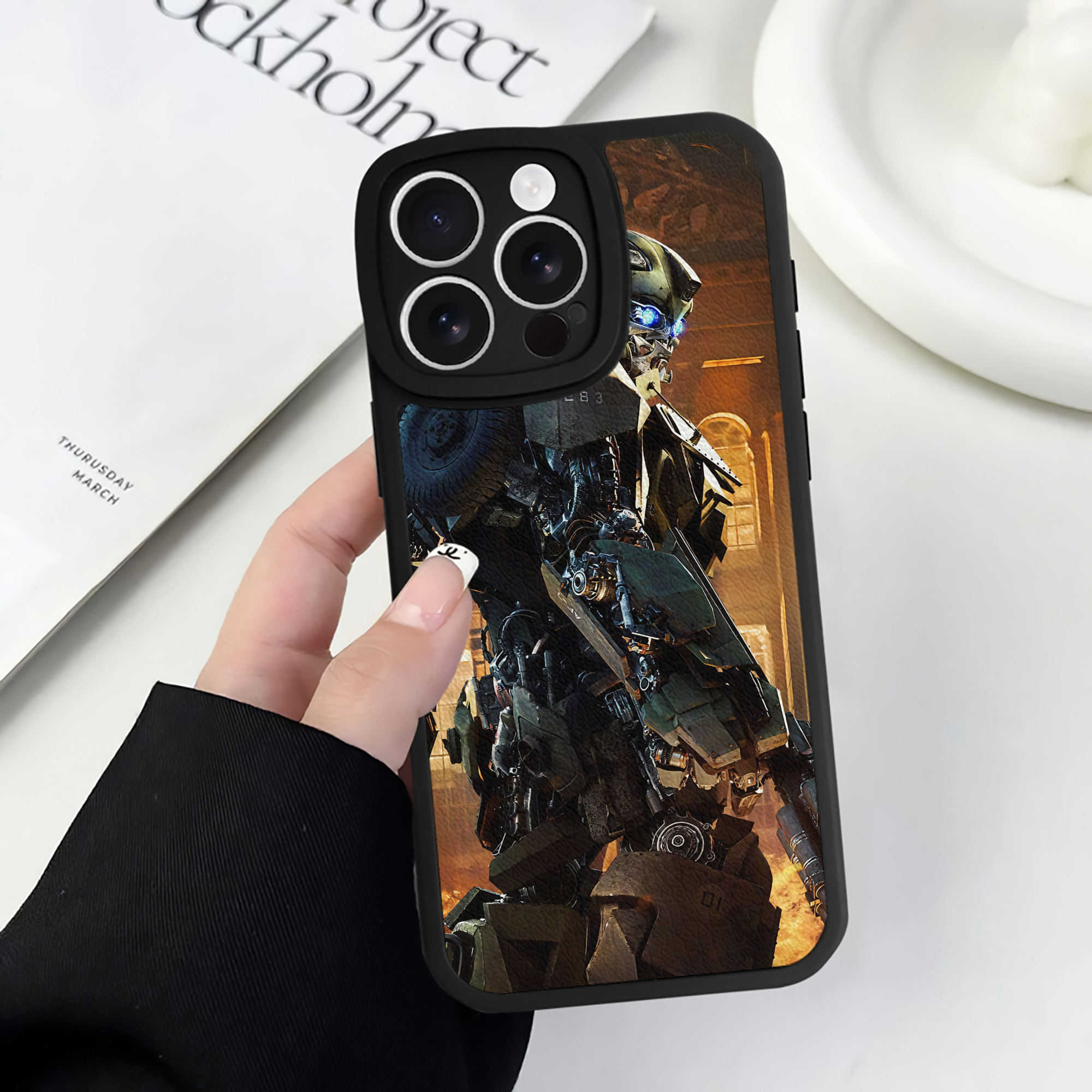 （画像用） Transformers トランスフォーマー 【iPhone 16シリーズ対応】シリコンスマホケース（レザー調） 材質：シリコン